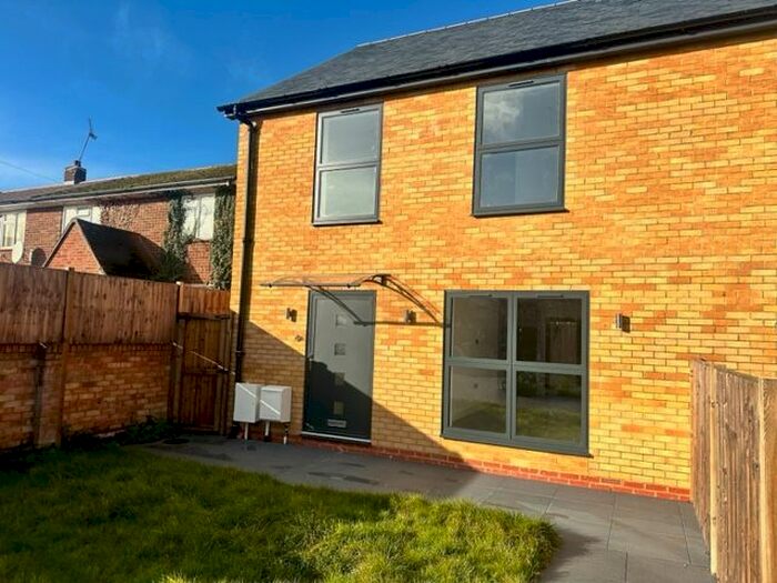 3 Bedroom Property To Rent In Heywood Court Close, Maidenhead, SL6