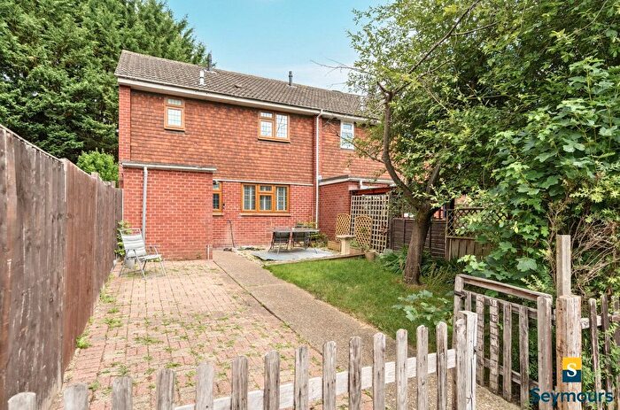 3 Bedroom End Of Terrace House For Sale In Wood Street Village, Guildford, Surrey, GU3