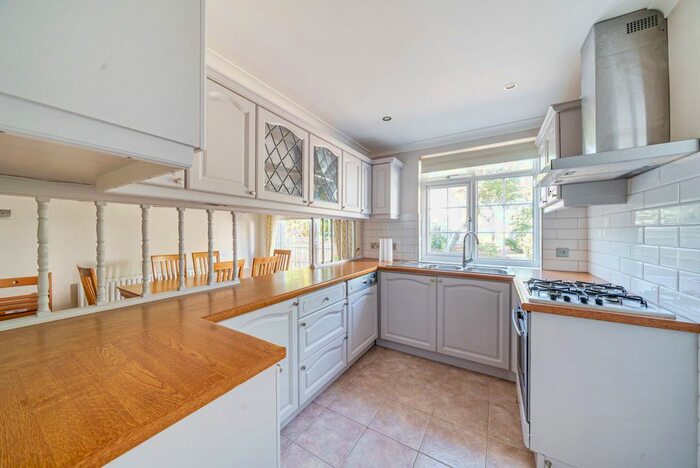 4 Bedroom Semi-Detached House To Rent In Bargate Close, New Malden, KT3