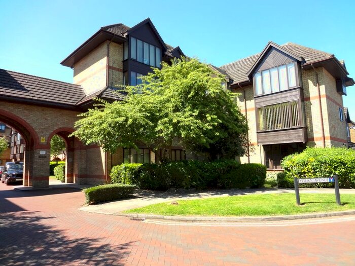 2 Bedroom Flat To Rent In Lygean Avenue, Star Street, Ware, SG12