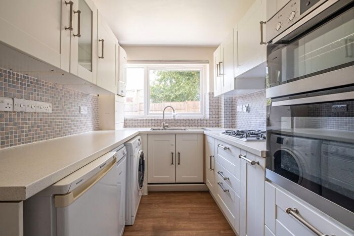 2 Bedroom Flat To Rent In Cranes Park Avenue, Surbiton, KT5