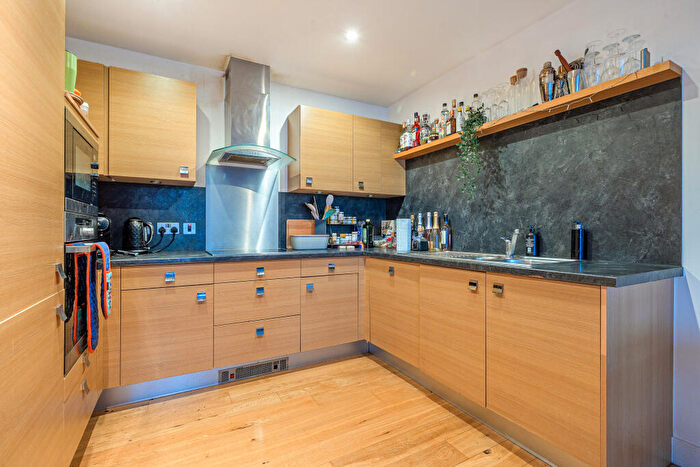 2 Bedroom Flat For Sale In Queen Square Apartments, Bristol, BS1