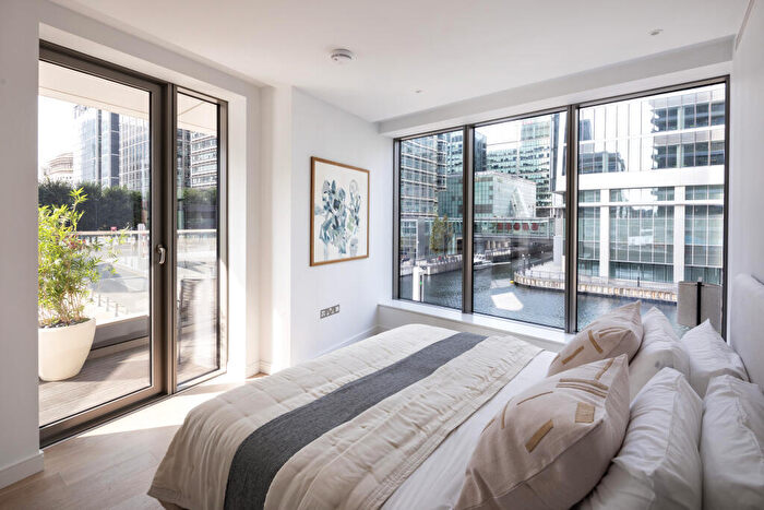 2 Bedroom Apartment To Rent In Water Street, London, E14