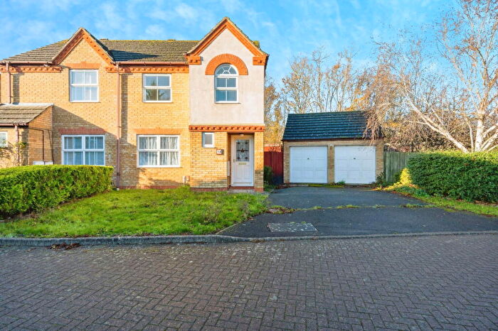 3 Bedroom Semi-Detached House For Sale In Fisher Close, Barton-le-Clay, Bedford, MK45