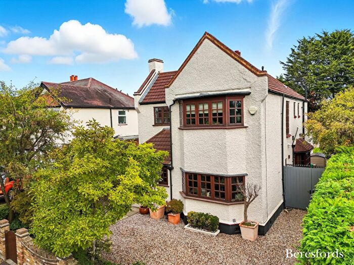 4 Bedroom Detached House For Sale In Balgores Lane, Gidea Park, RM2