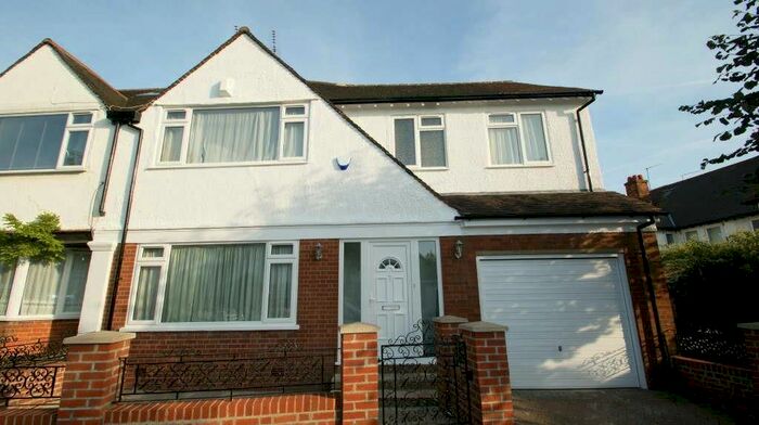 4 Bedroom Semi-Detached House To Rent In St. Georges Road, Temple Fortune, London, NW11