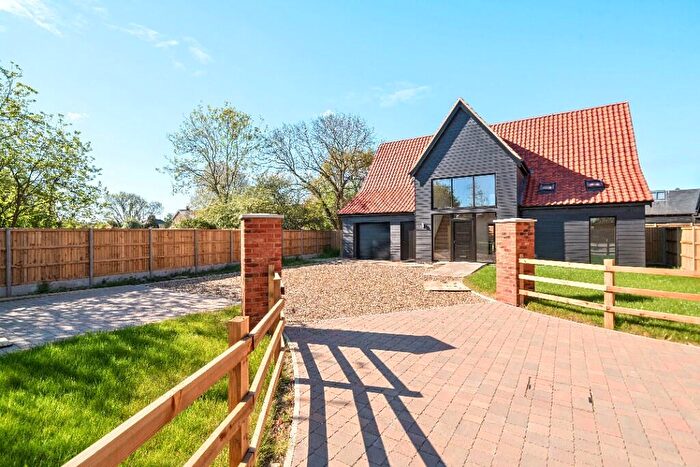 4 Bedroom Detached House For Sale In Bell Lane, MK45
