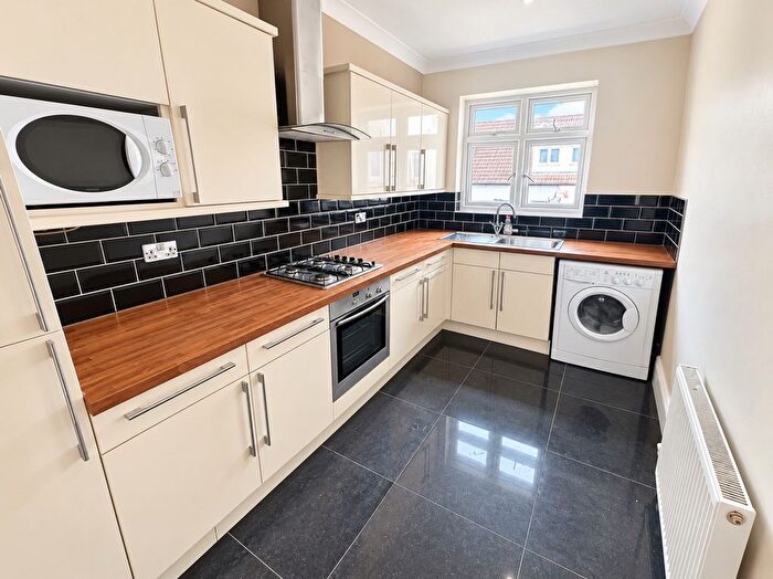 2 Bedroom Flat To Rent In Hornchurch Road, Hornchurch, RM11