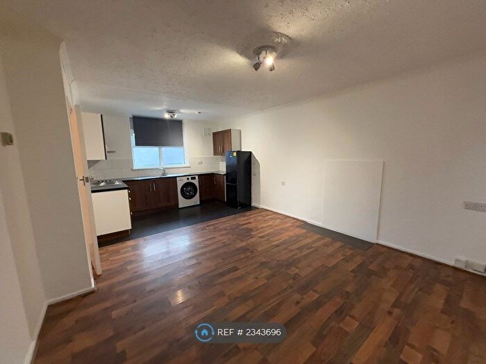 1 Bedroom Flat To Rent In Roebourne Way, London, E16