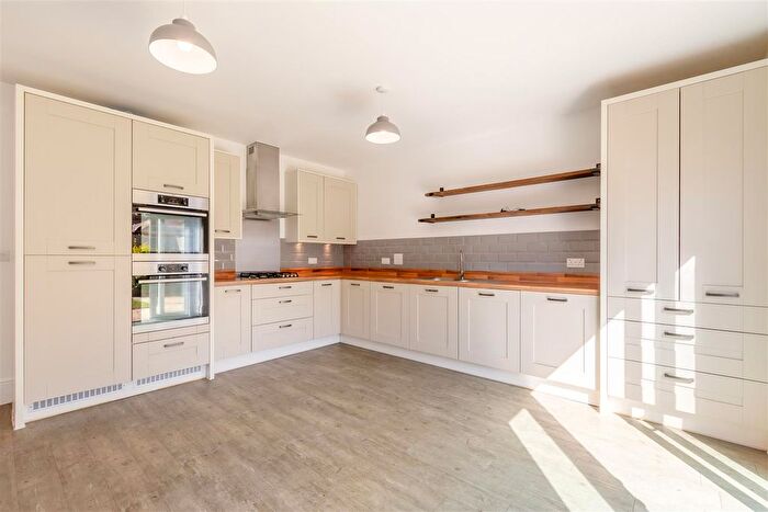 4 Bedroom Detached House For Sale In Thomas Road, Aylesford, ME20