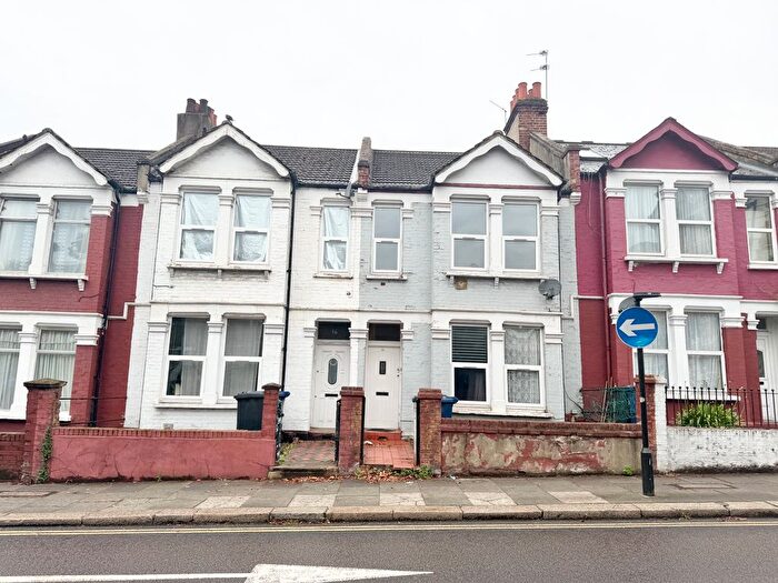 4 Bedroom Terraced House For Sale In Winchester Street, Acton, W3