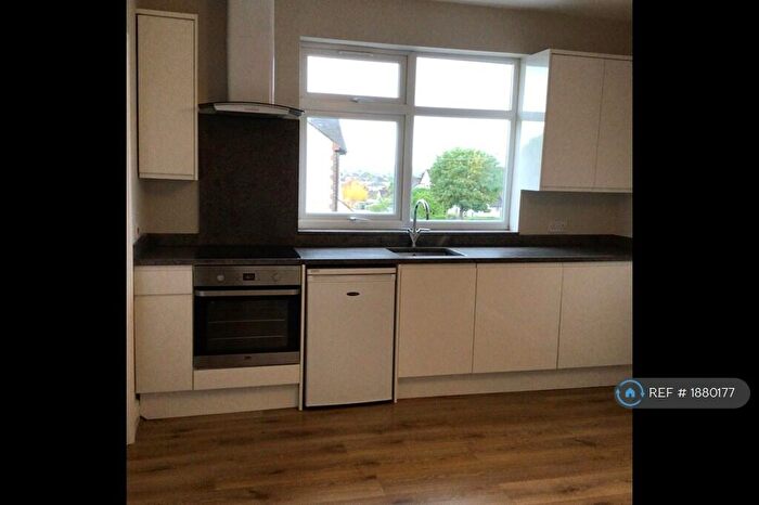 3 Bedroom Maisonette To Rent In Russell Lane, London, N20