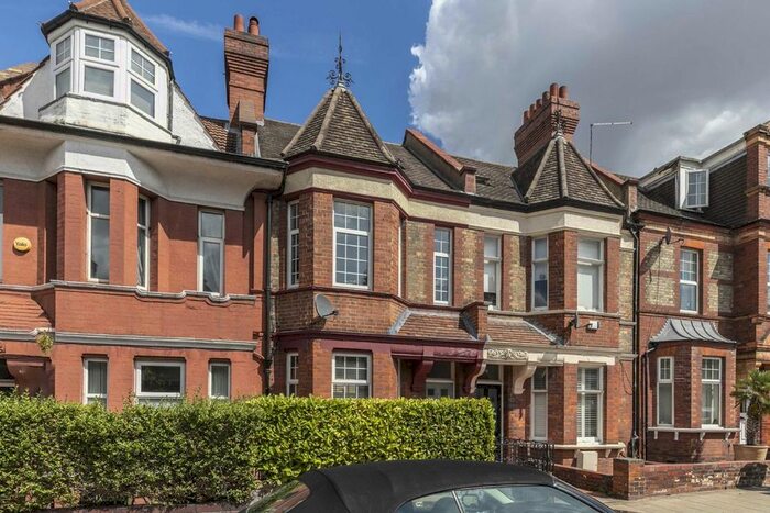 2 Bedroom Flat To Rent In Barcombe Avenue, London, SW2
