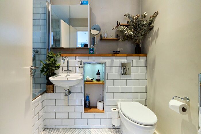 2 Bedroom Flat To Rent In Turville Street, E2