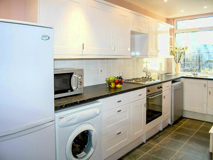 5 Bedroom House To Rent In Cardigan Road, Leeds, LS6