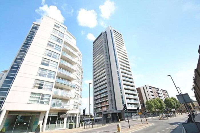 1 Bedroom Property To Rent In Horizons Tower, Yabsley Street, London, E14