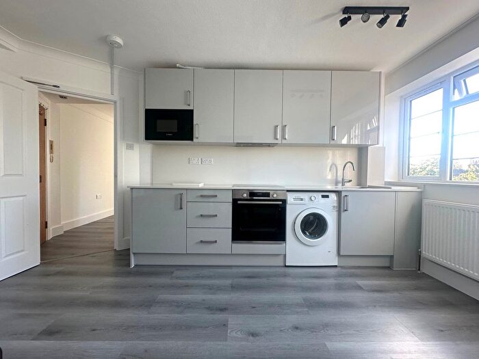 3 Bedroom Flat To Rent In Ashford Road, London, NW2