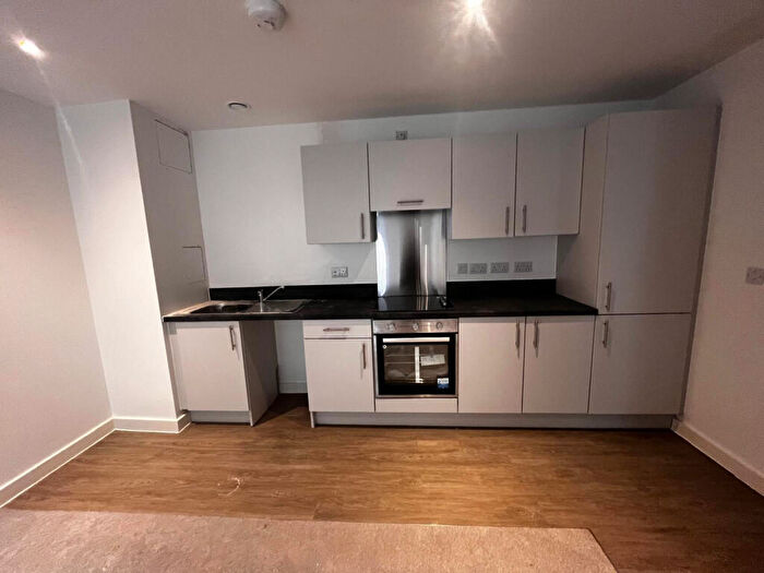 3 Bedroom Flat To Rent In Ordsall Lane, Salford, M5
