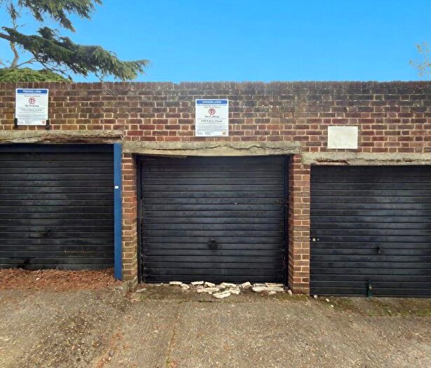 Garage / Parking For Sale In Garage Hilltop Court, Grange Road, Upper Norwood, SE19