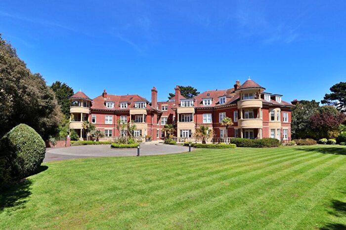 2 Bedroom Flat For Sale In West Overcliff Drive, Bournemouth, BH4