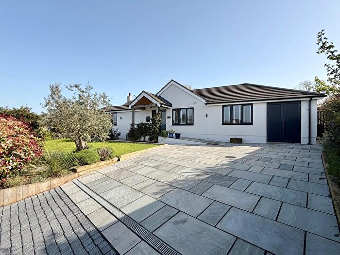 4 Bedroom Detached Bungalow For Sale In Venning Avenue, Bearwood, BH11