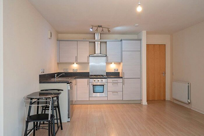 3 Bedroom Flat To Rent In Hawkhill Close, Edinburgh, EH7