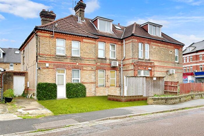 3 Bedroom Apartment To Rent In Drummond Road, Bournemouth, BH1