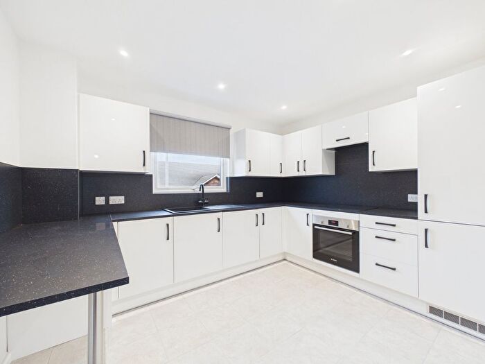 1 Bedroom Flat To Rent In Straight Bit, Flackwell Heath, High Wycombe, Buckinghamshire, HP10