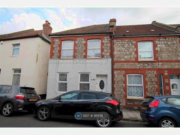 2 Bedroom Flat To Rent In Bradley Crescent, Bristol, BS11