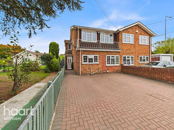 3 Bedroom Semi-Detached House For Sale In Oak Road, Rivenhall, Witham, CM8