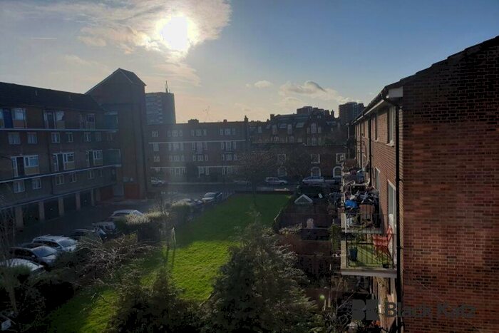 Flat To Rent In Barlow Street, Elephant And Castle, SE17