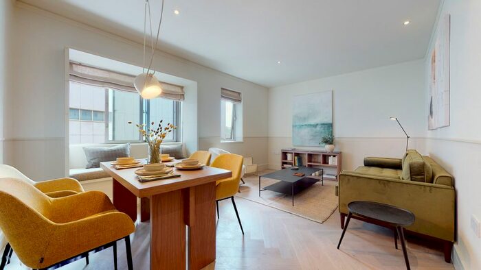 2 Bedroom Flat To Rent In Curzon Square, London, W1J