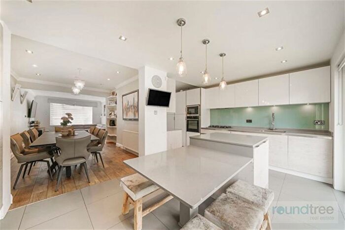 5 Bedroom Semi-Detached House For Sale In Hillview Gardens, Hendon, NW4