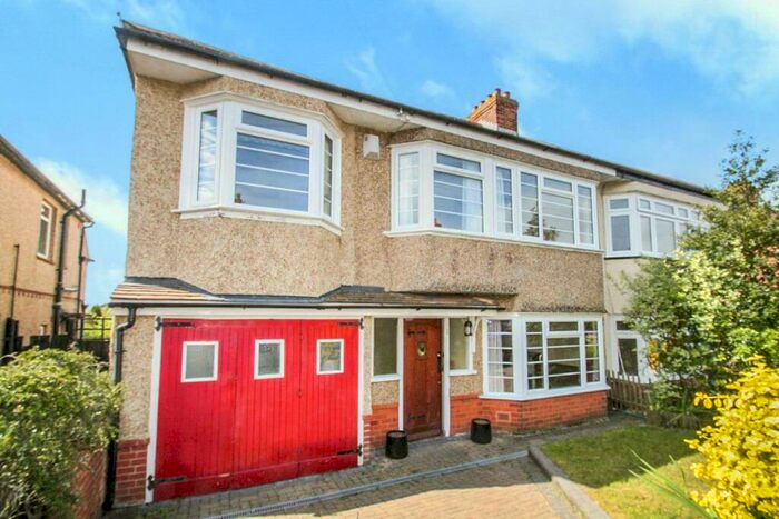 4 Bedroom Semi-Detached House To Rent In Thistlebarrow Road, Salisbury, SP1