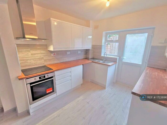 3 Bedroom Terraced House To Rent In Long Nuke Road, Birmingham, B31