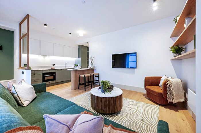 2 Bedroom Flat To Rent In Nevern Square, Earl's Court, SW5