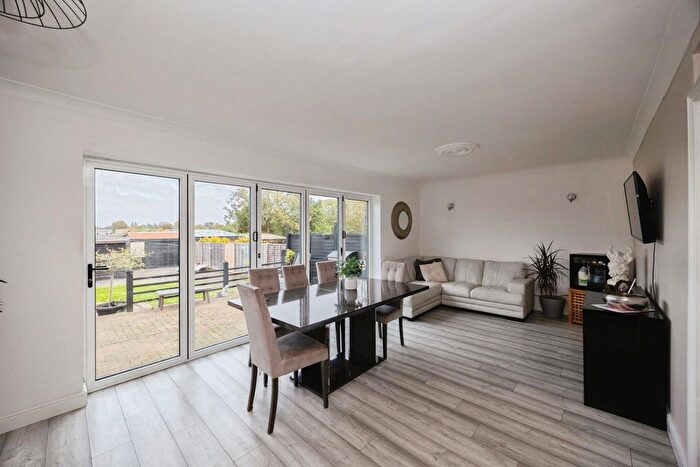 4 Bedroom Bungalow For Sale In Frances Road, Purbrook, Waterlooville, Hampshire, PO7