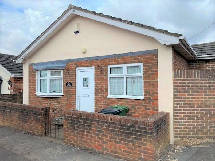 2 Bedroom Bungalow To Rent In Shepherds Way, Langley, Maidstone, ME17