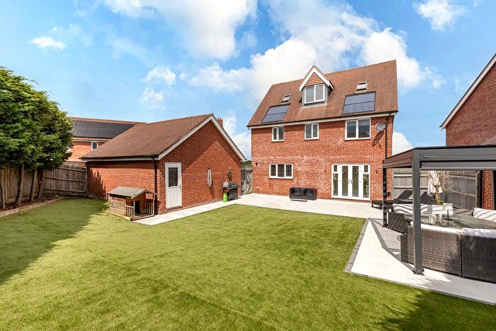 5 Bedroom Detached House For Sale In Peach Road, Horley, Surrey, RH6