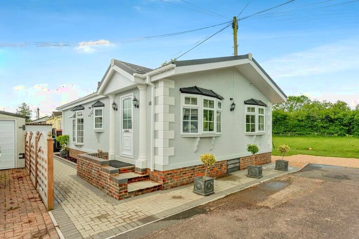2 Bedroom Park Home For Sale In Laburnum Court, Smallfield, Horley, RH6
