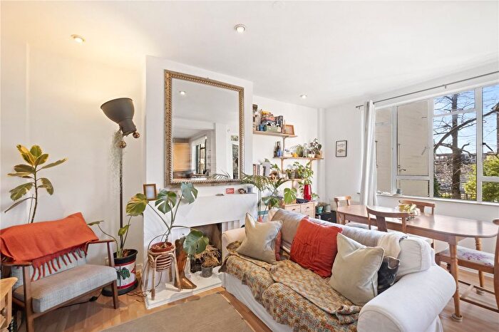 3 Bedroom Flat For Sale In Thurleigh Court, Nightingale Lane, London, SW12
