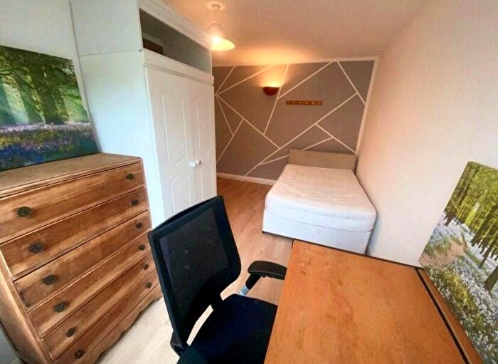 6 Bedroom Terraced House To Rent In Rolleston Drive, NG7