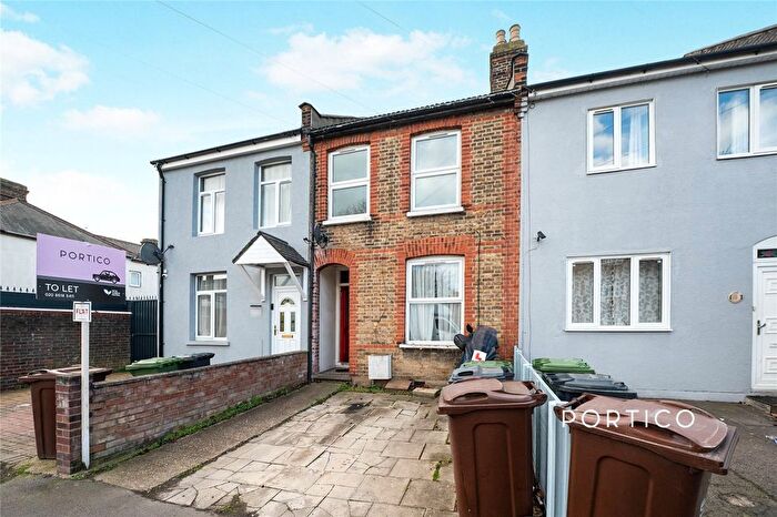 1 Bedroom Flat To Rent In Padnall Road, Chadwell Heath, RM6