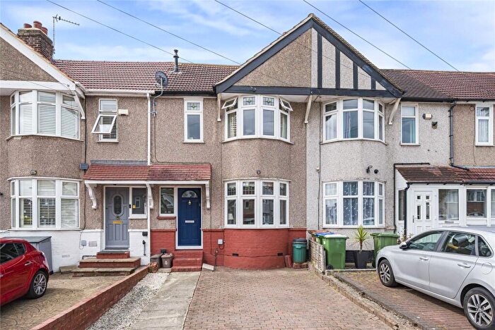 3 Bedroom Terraced House For Sale In The Green, South Welling, DA16