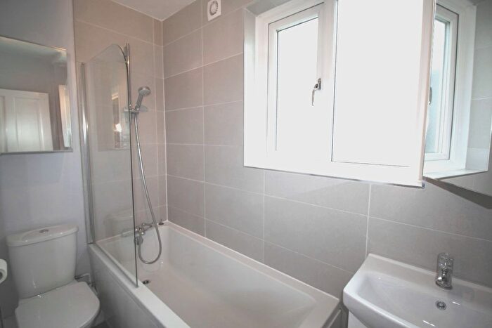 1 Bedroom Flat To Rent In Trnity Road, Tooting, SW17