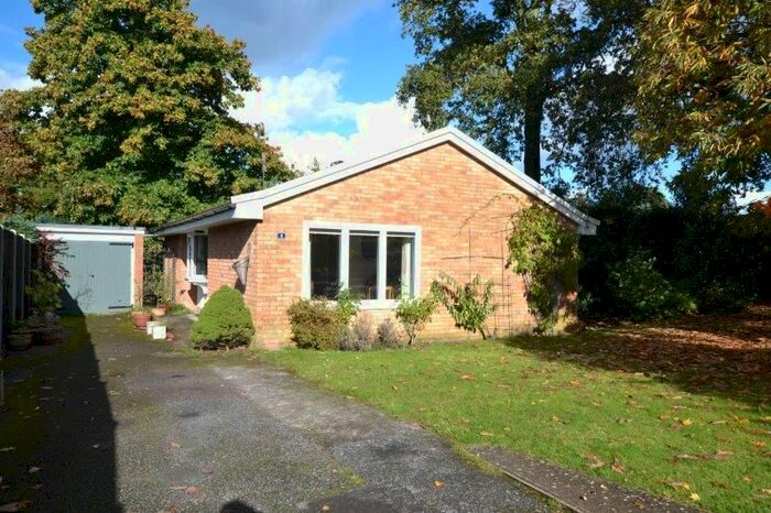 2 Bedroom Detached Bungalow For Sale In Plantation Way, Whitehill, GU35