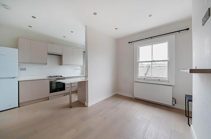 3 Bedroom Flat To Rent In Kilburn Lane, London, W10