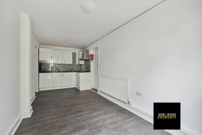 2 Bedroom Maisonette To Rent In Edgware Court, Edgware, HA8