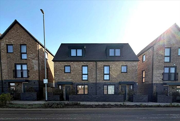 4 Bedroom Semi-detached House To Rent In Sir Peter Blake Way, Ebbsfleet, Ebbsfleet, DA10