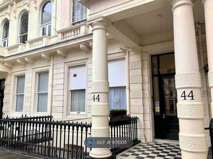 Studio To Rent In Lancaster Gate, London, W2